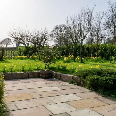 Two Acres Ferienhaus